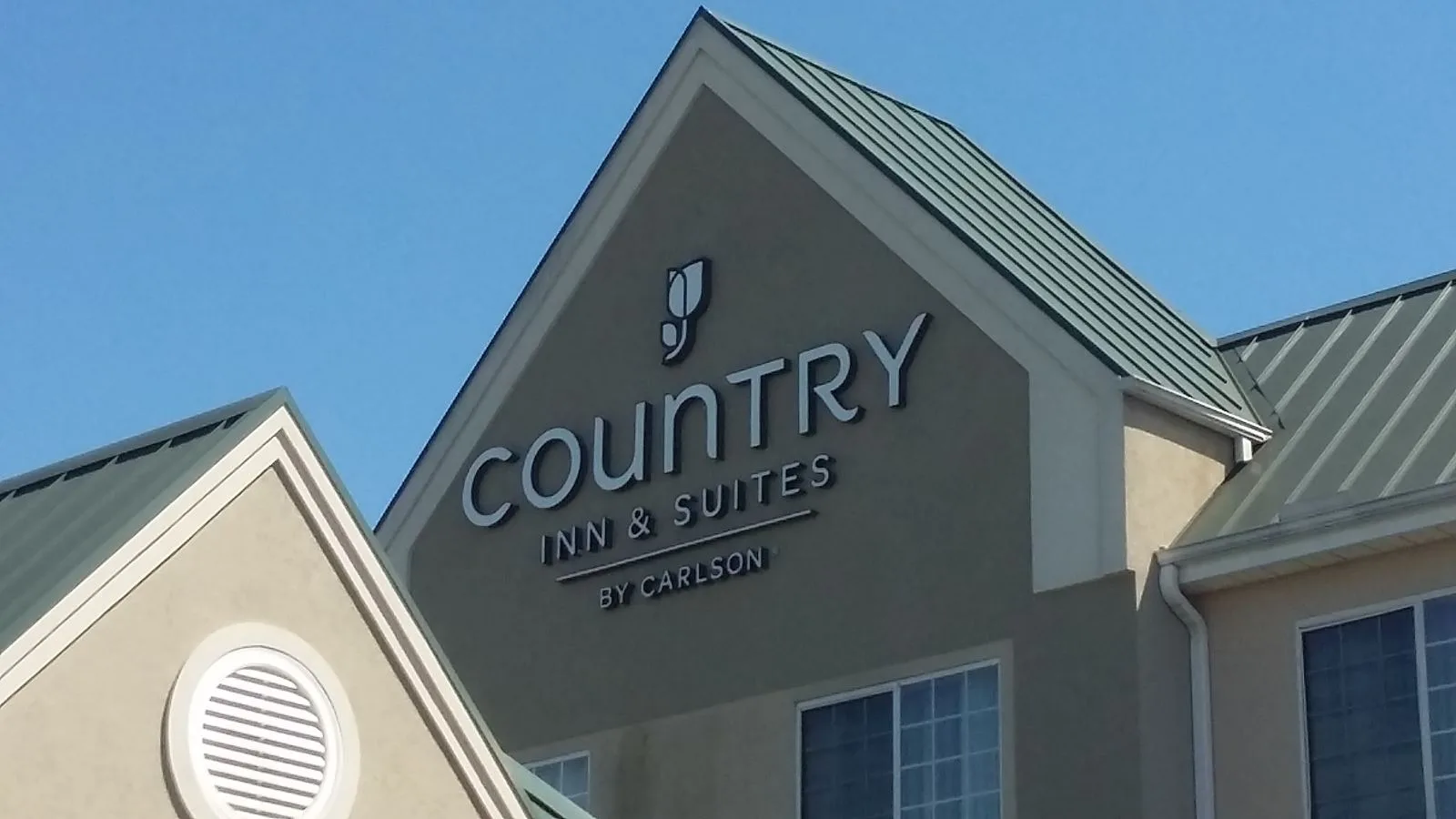 Exterior letter set installed on a hotel by Seiz Sign Company